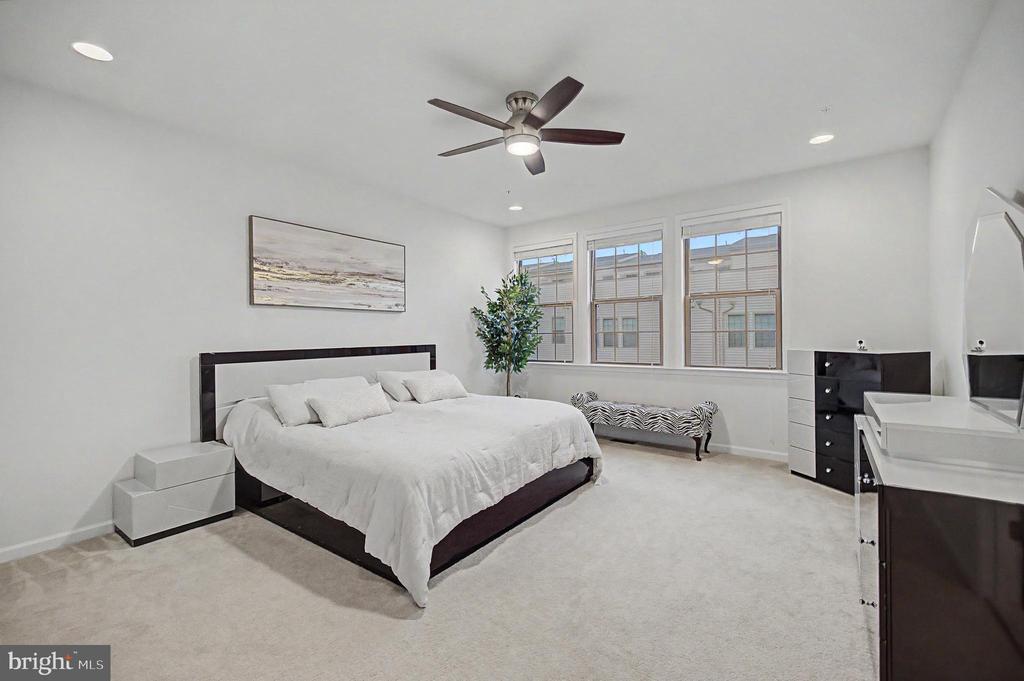 23398 EPPERSON SQUARE