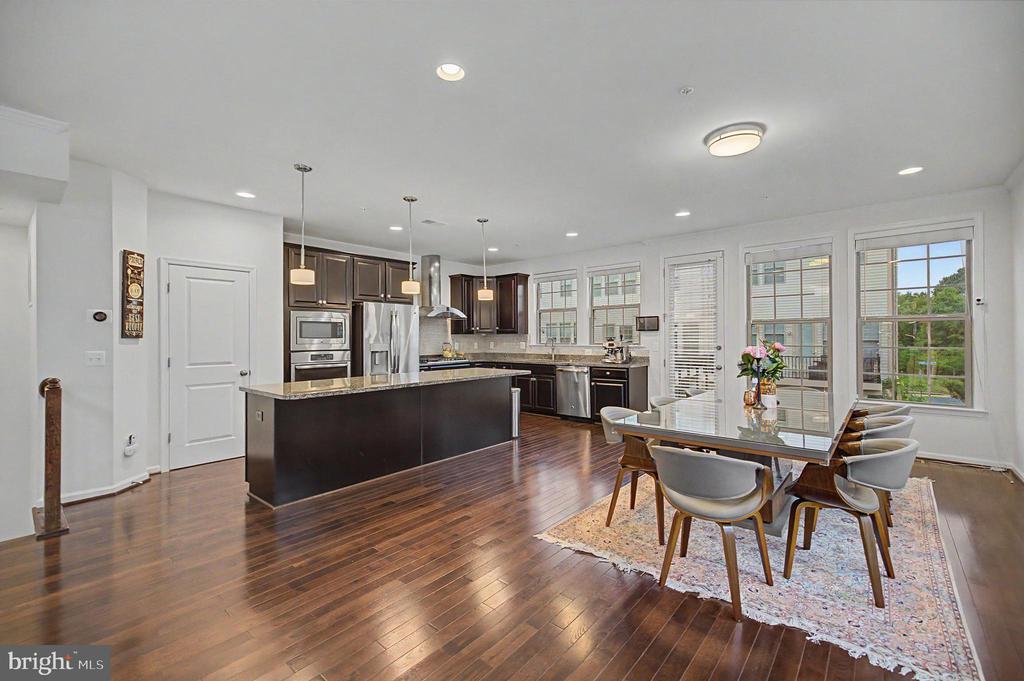 23398 EPPERSON SQUARE
