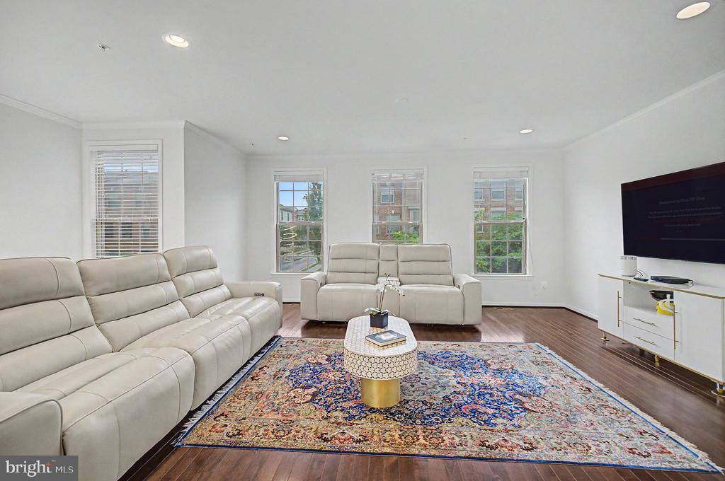 23398 EPPERSON SQUARE