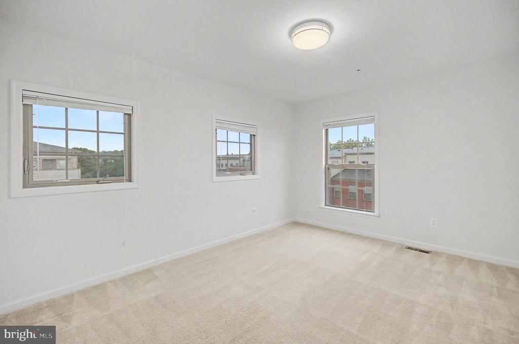 23398 EPPERSON SQUARE