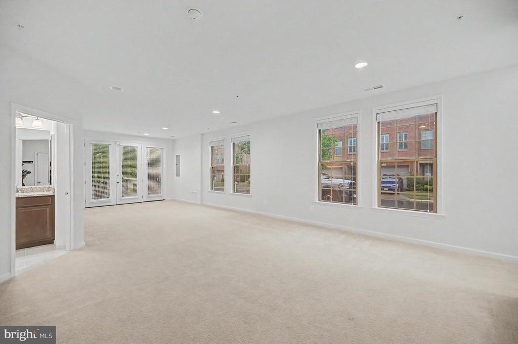 23398 EPPERSON SQUARE