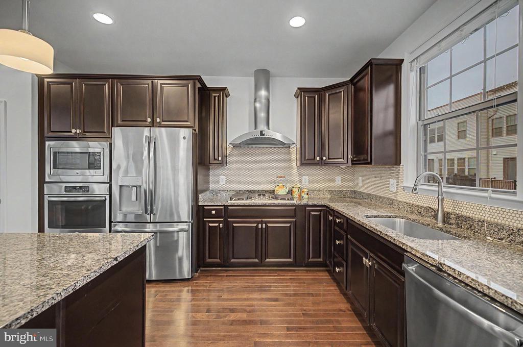 23398 EPPERSON SQUARE