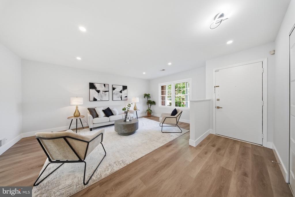 413 HARDING COURT