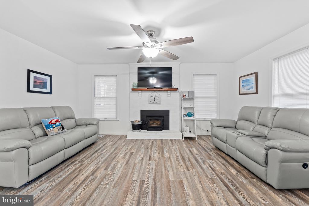387 N SHORE CIRCLE