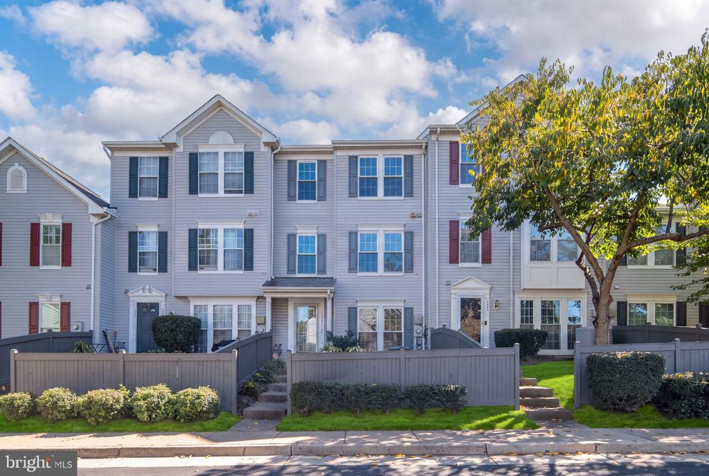 9342 FRINGE TREE LANE