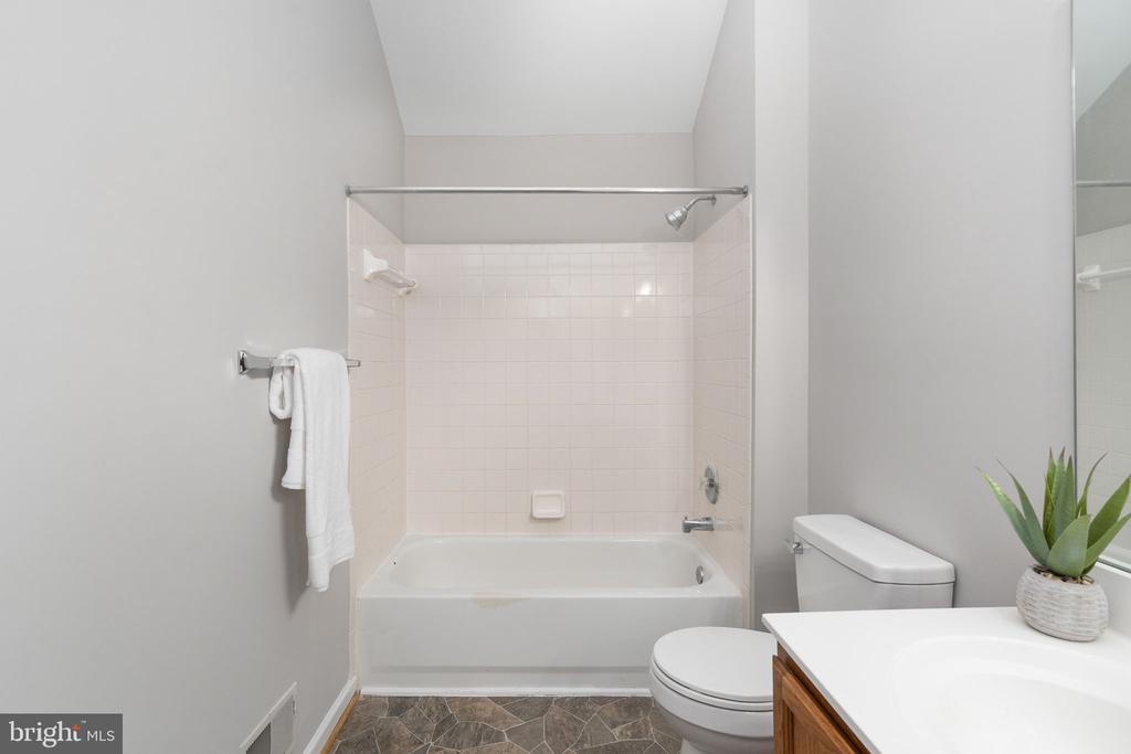 9342 FRINGE TREE LANE