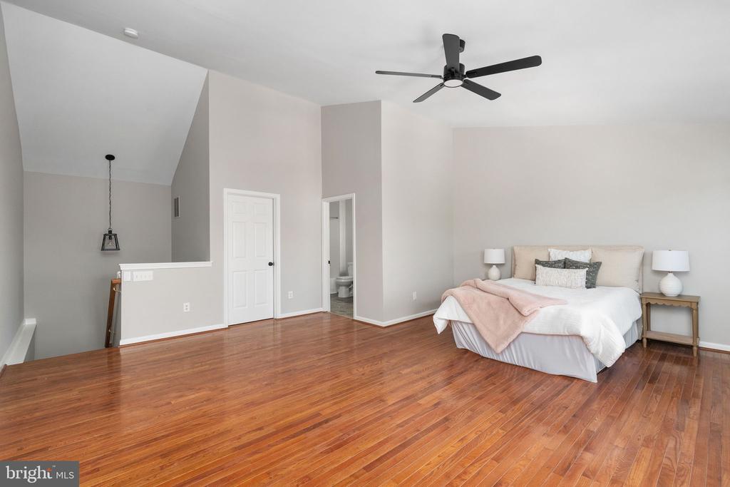 9342 FRINGE TREE LANE