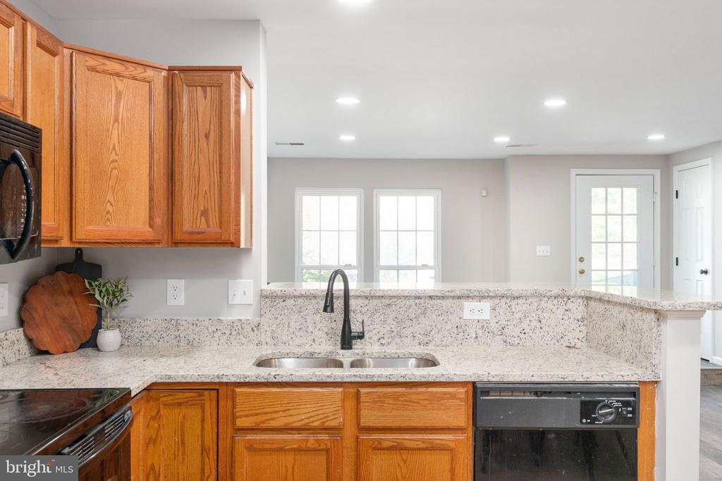 9342 FRINGE TREE LANE