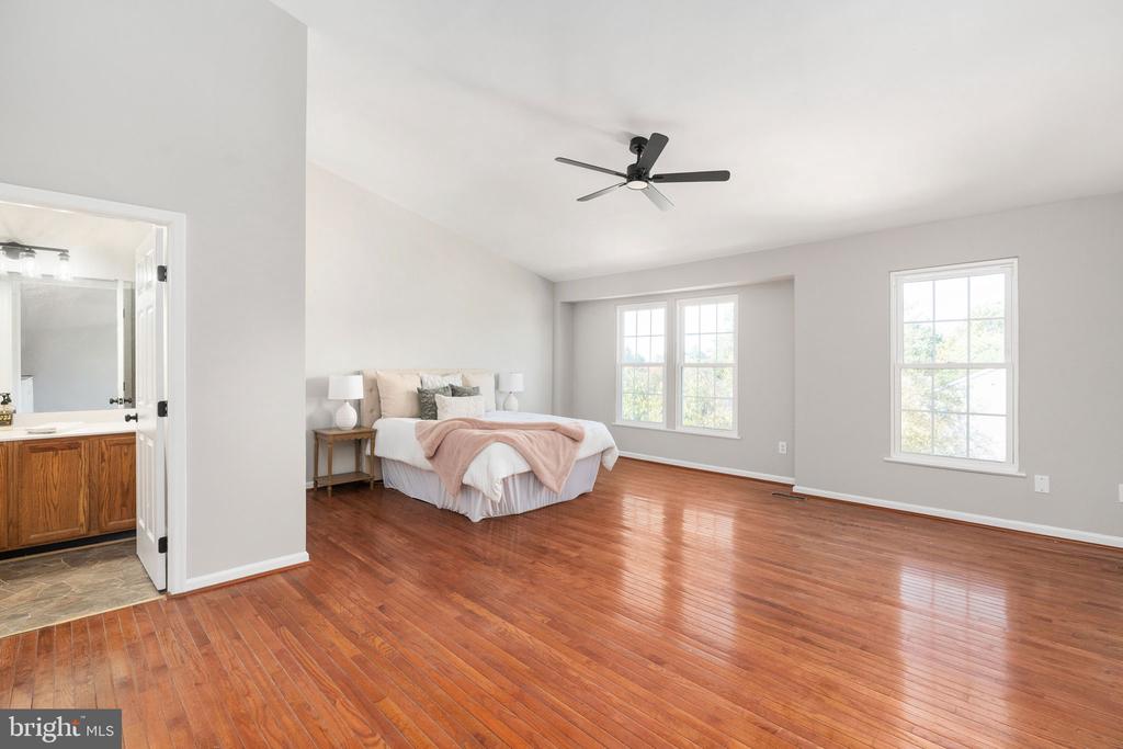 9342 FRINGE TREE LANE