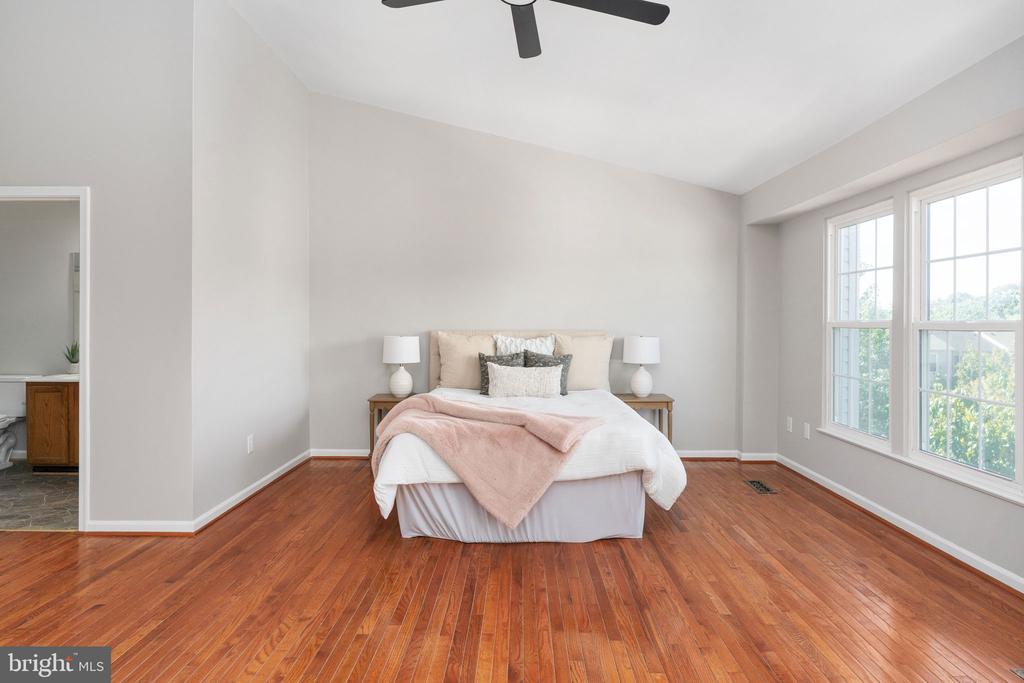9342 FRINGE TREE LANE