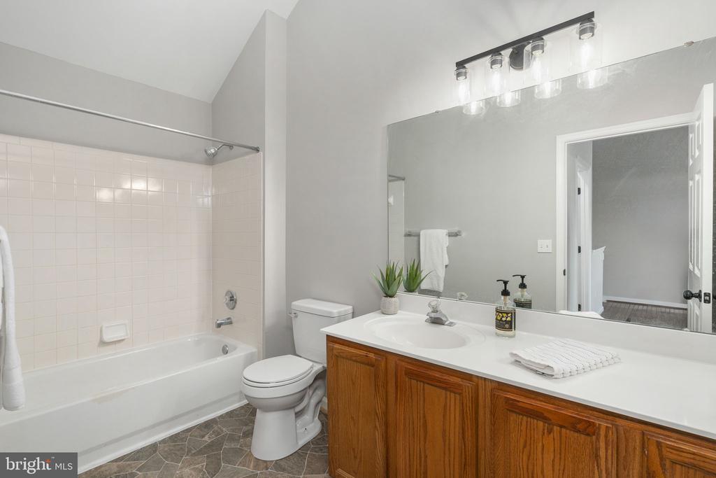 9342 FRINGE TREE LANE
