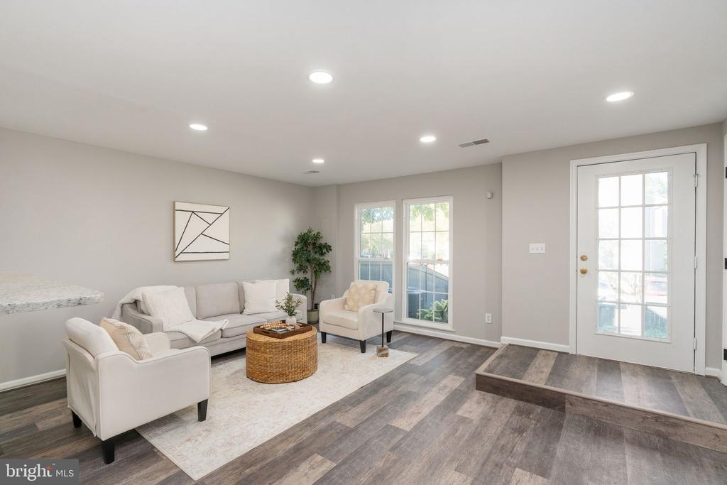 9342 FRINGE TREE LANE