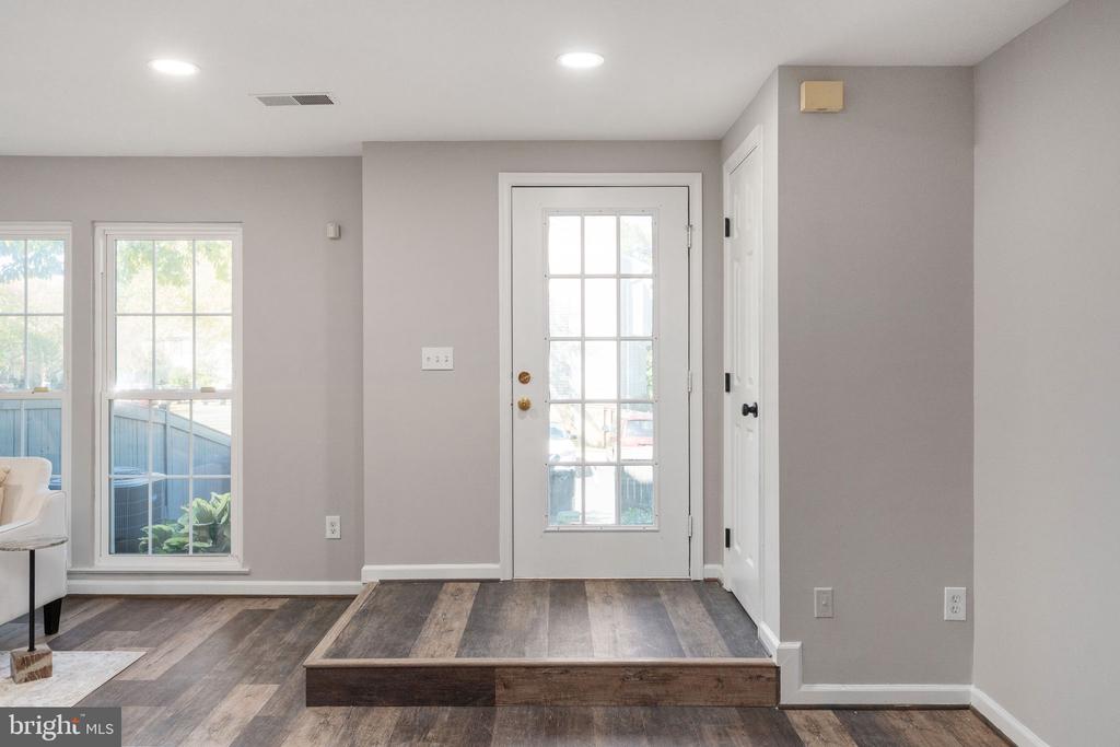 9342 FRINGE TREE LANE
