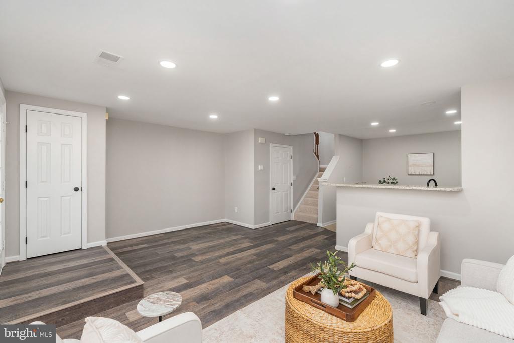 9342 FRINGE TREE LANE