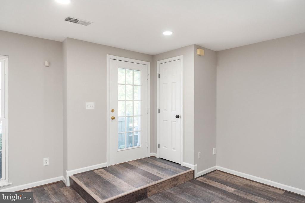 9342 FRINGE TREE LANE
