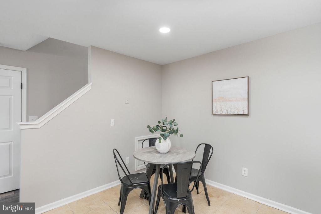 9342 FRINGE TREE LANE