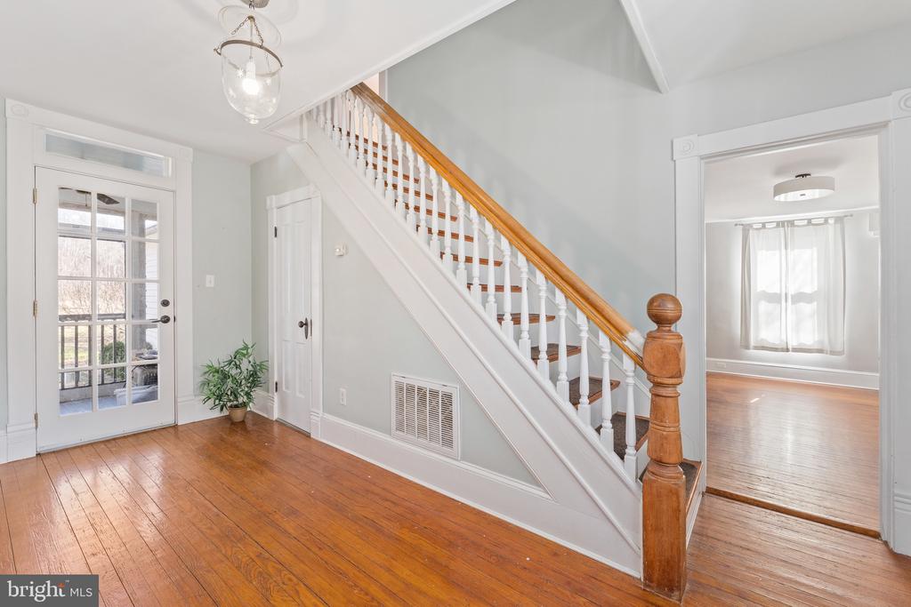 1092 HULL NECK ROAD
