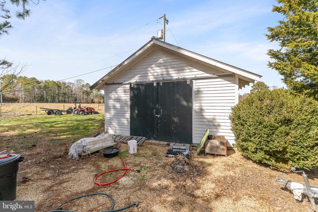 1092 HULL NECK ROAD
