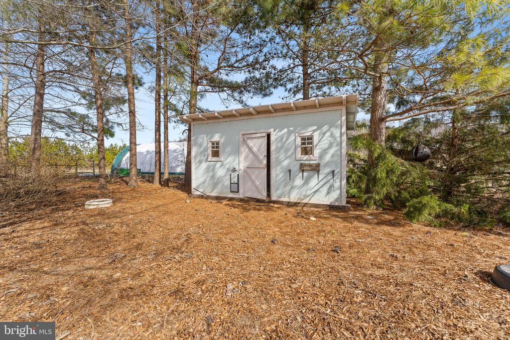 1092 HULL NECK ROAD