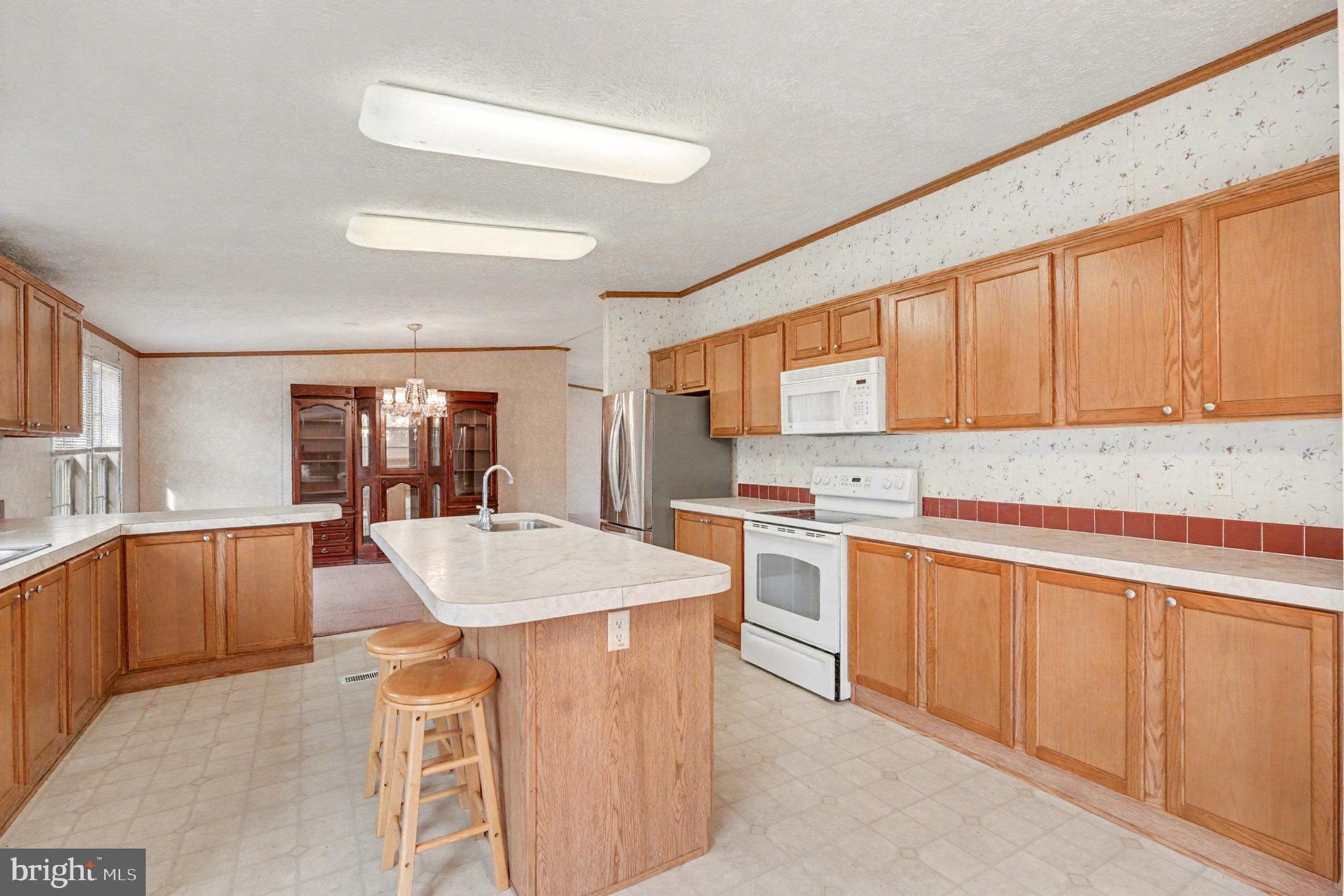 11370 WOODLAND DRIVE