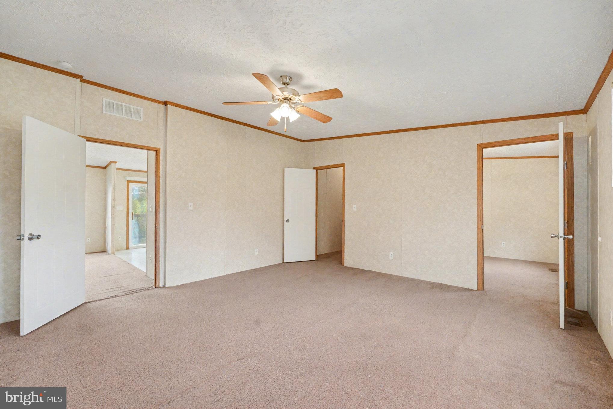 11370 WOODLAND DRIVE