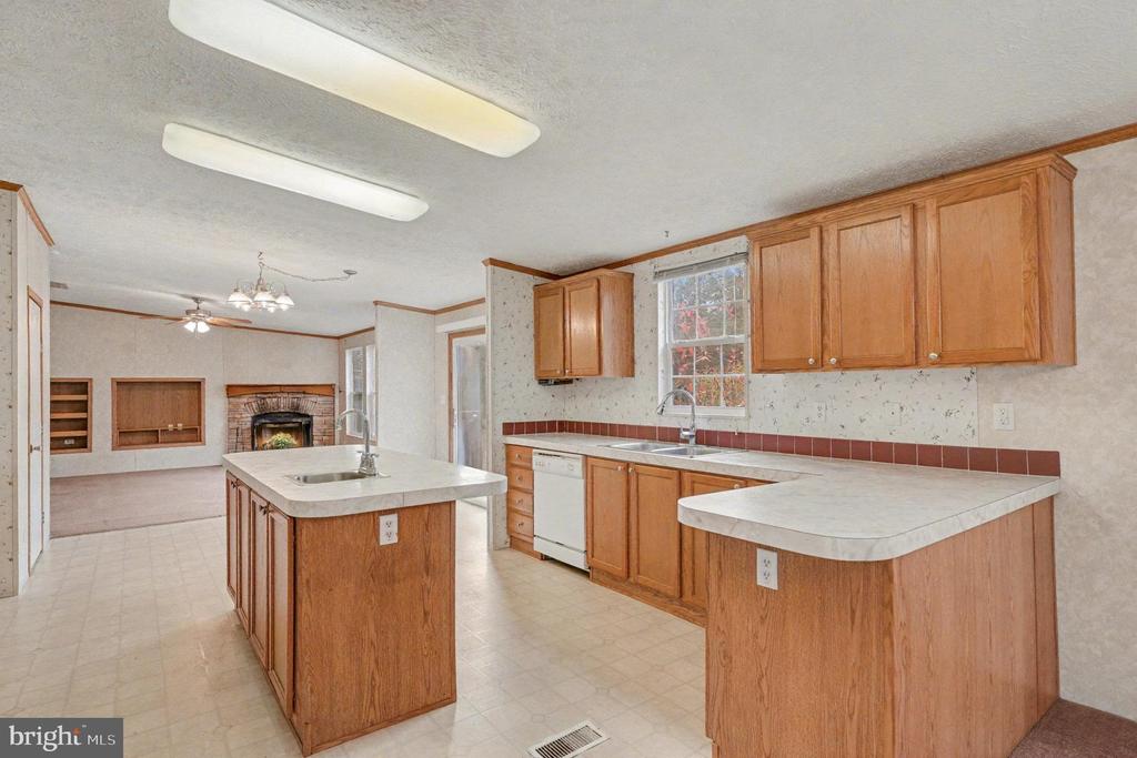 11370 WOODLAND DRIVE