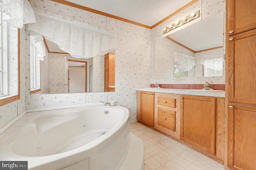 11370 WOODLAND DRIVE