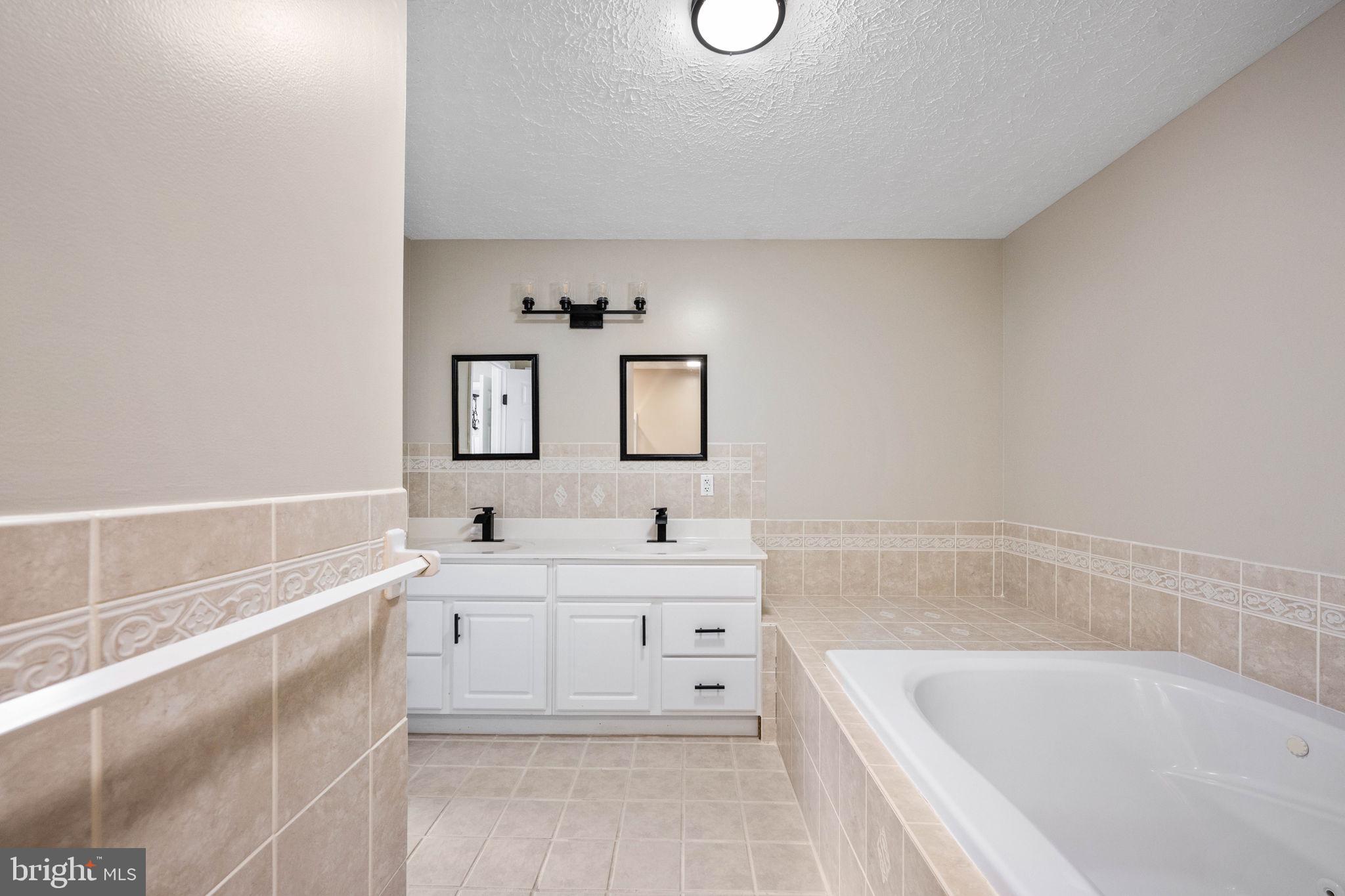 24394 EDDIES WALK WAY