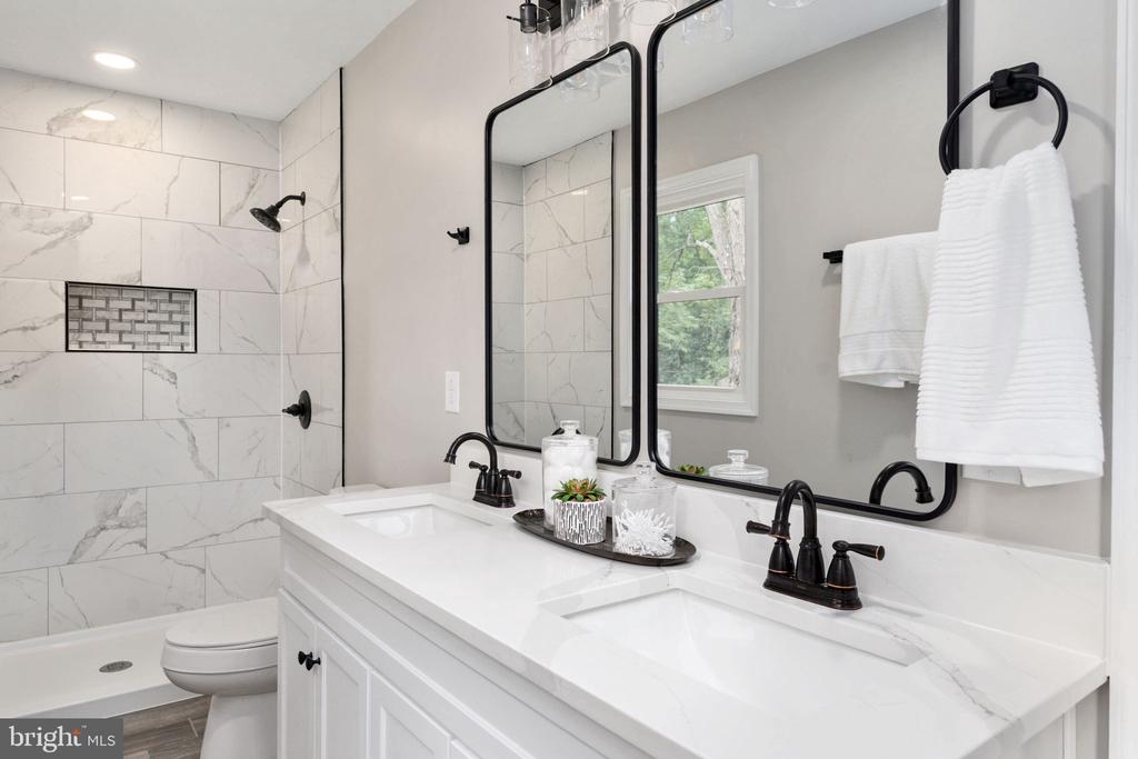 20064 MOUNTAIN TRACK ROAD