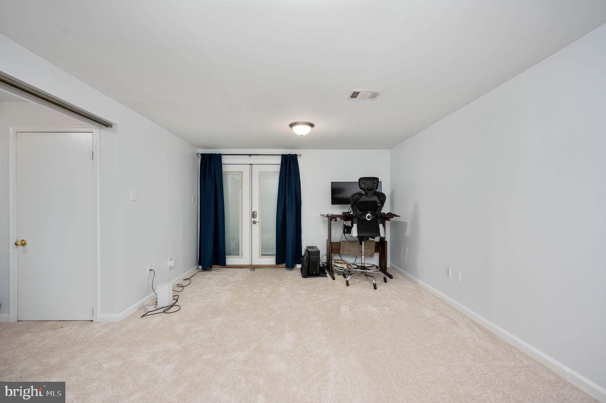 5618 ROUNDTREE DRIVE