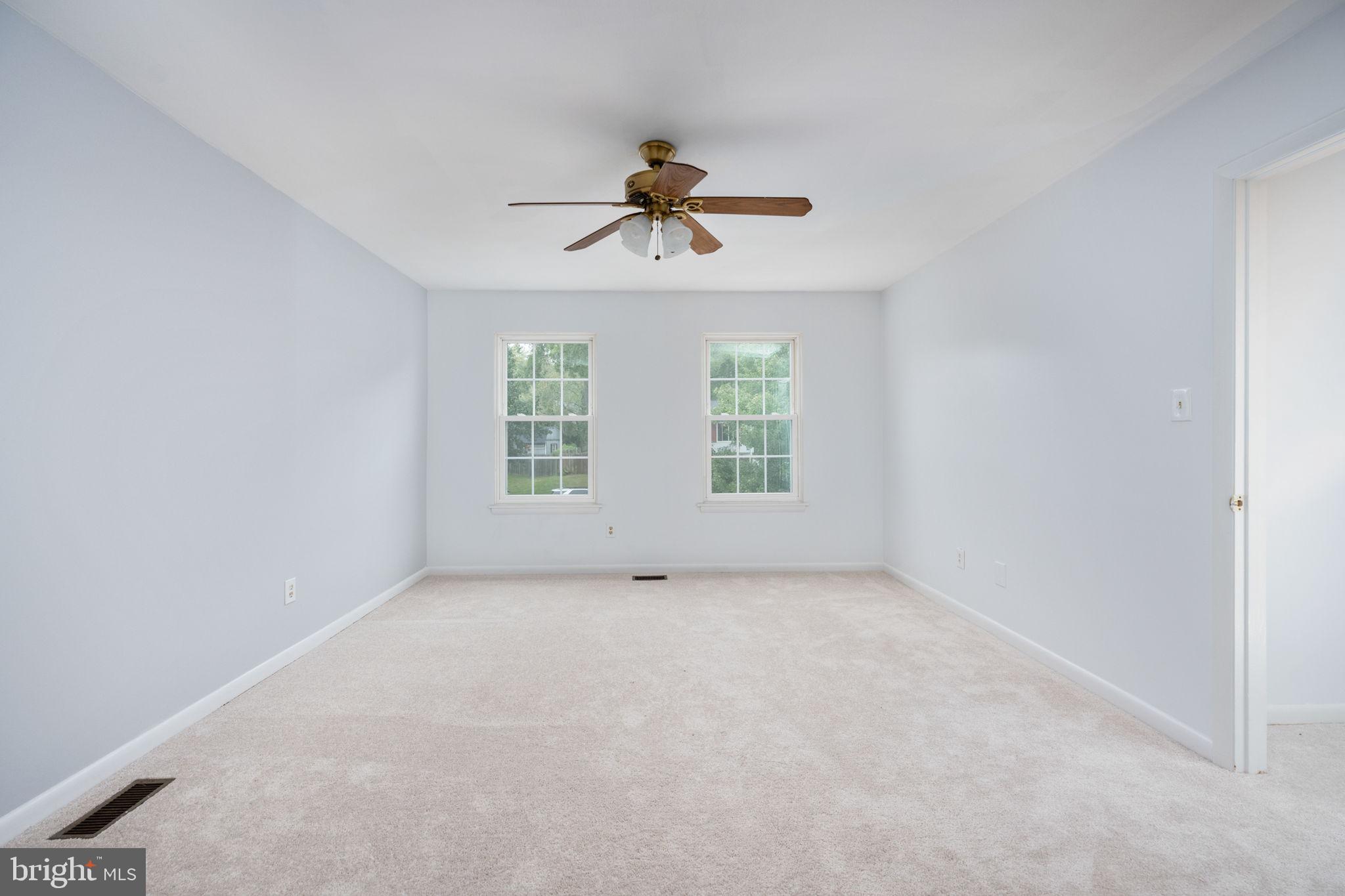 5618 ROUNDTREE DRIVE