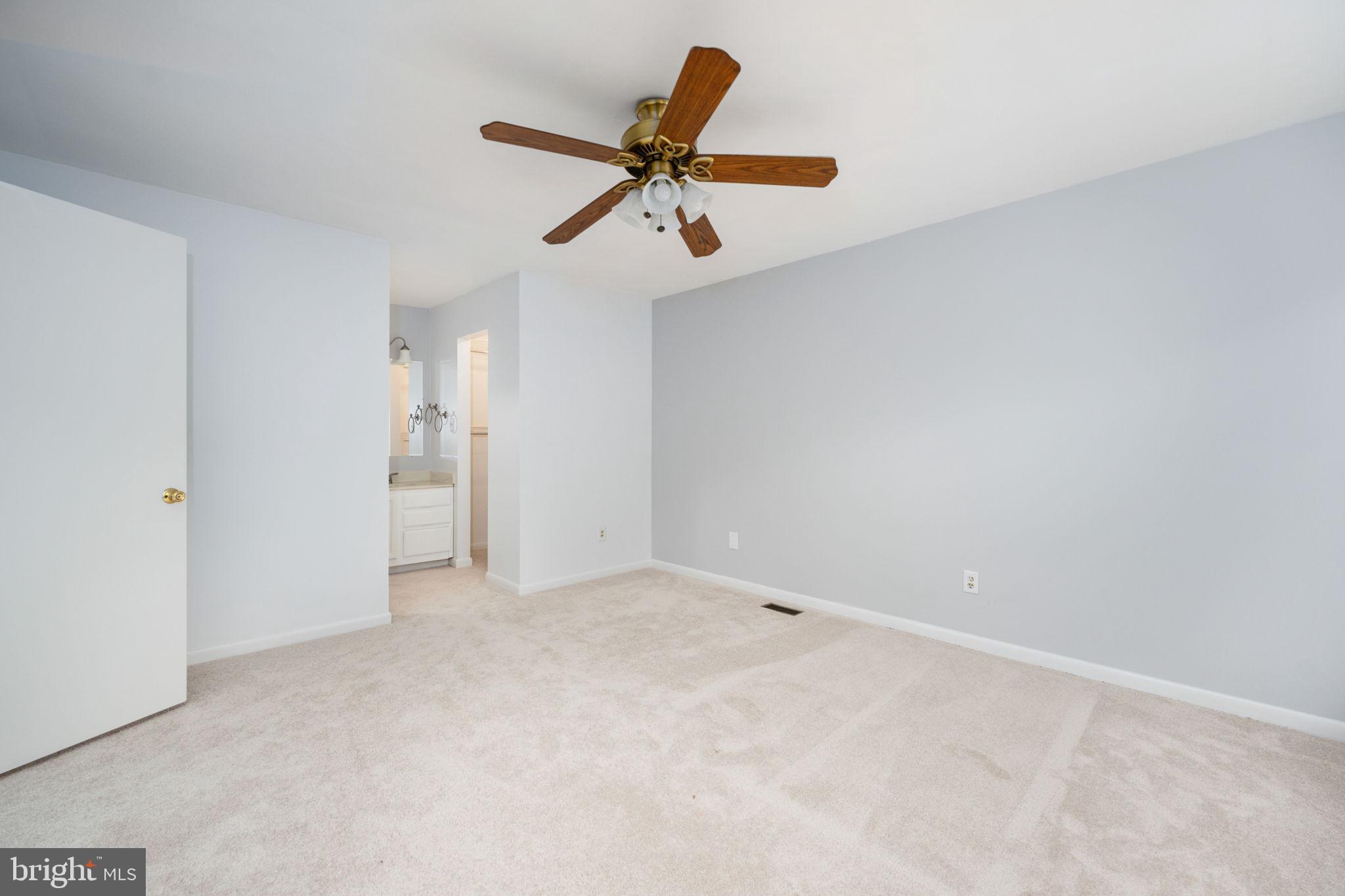 5618 ROUNDTREE DRIVE