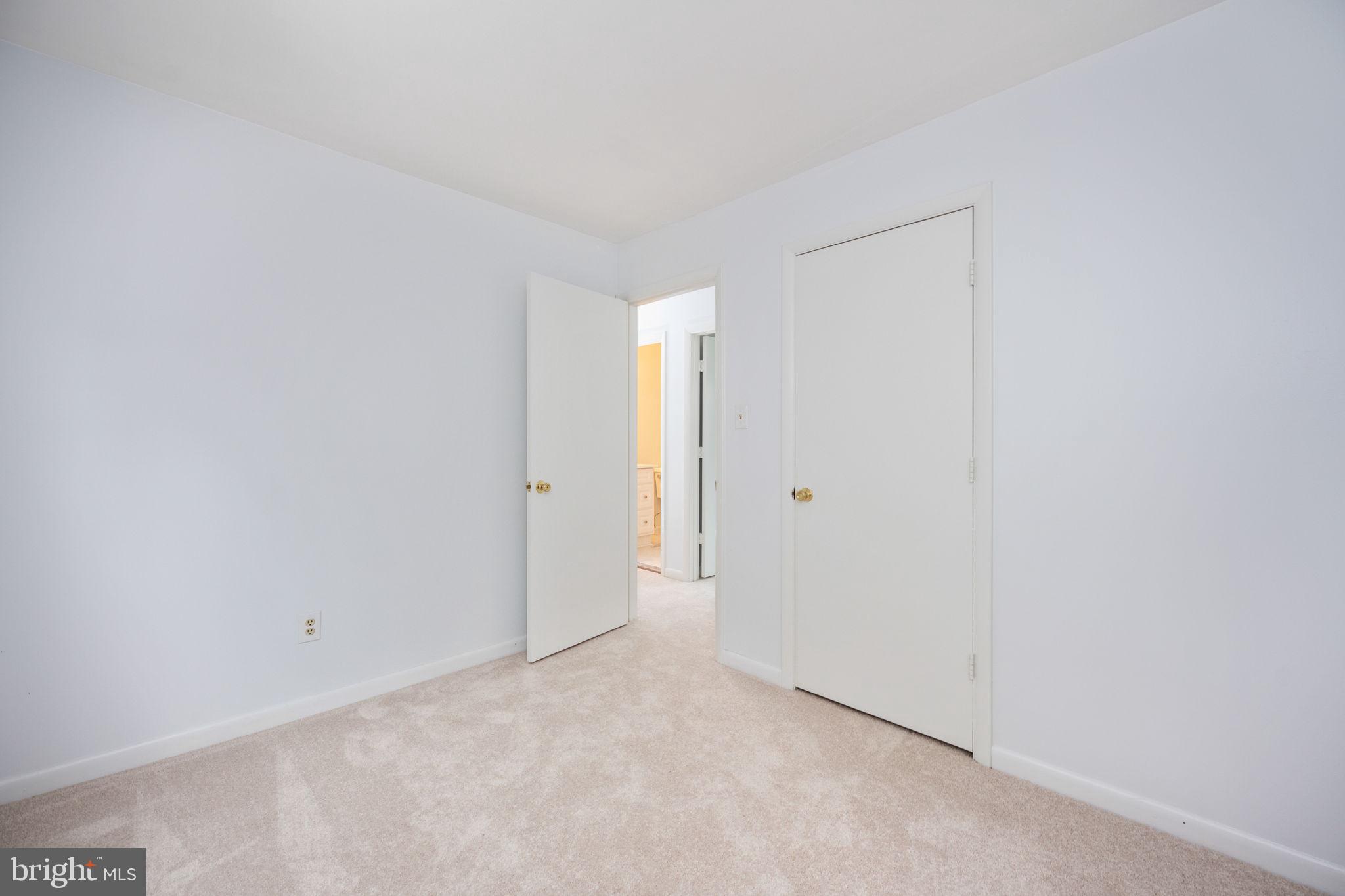 5618 ROUNDTREE DRIVE