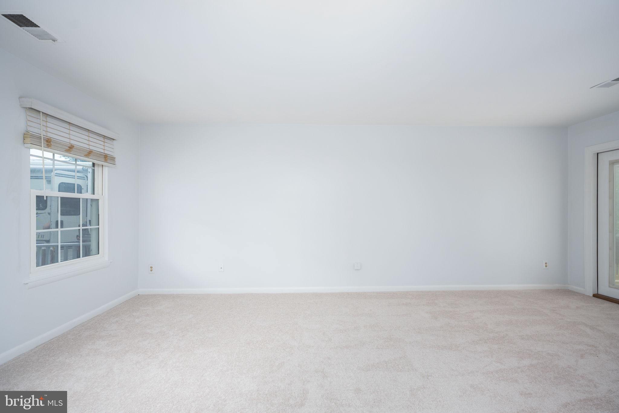 5618 ROUNDTREE DRIVE