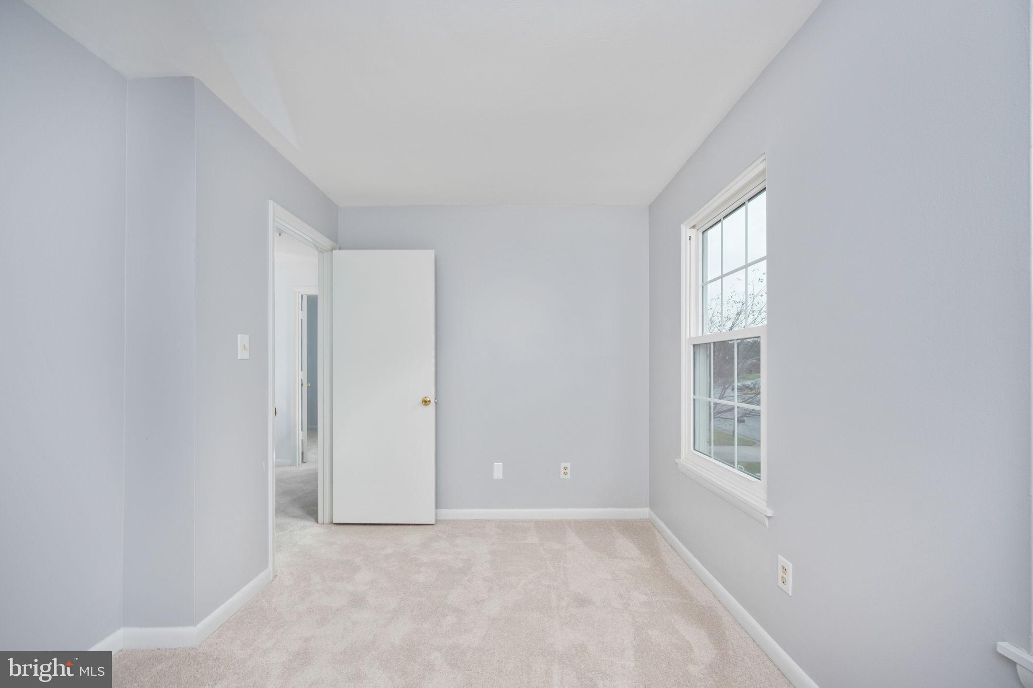 5618 ROUNDTREE DRIVE
