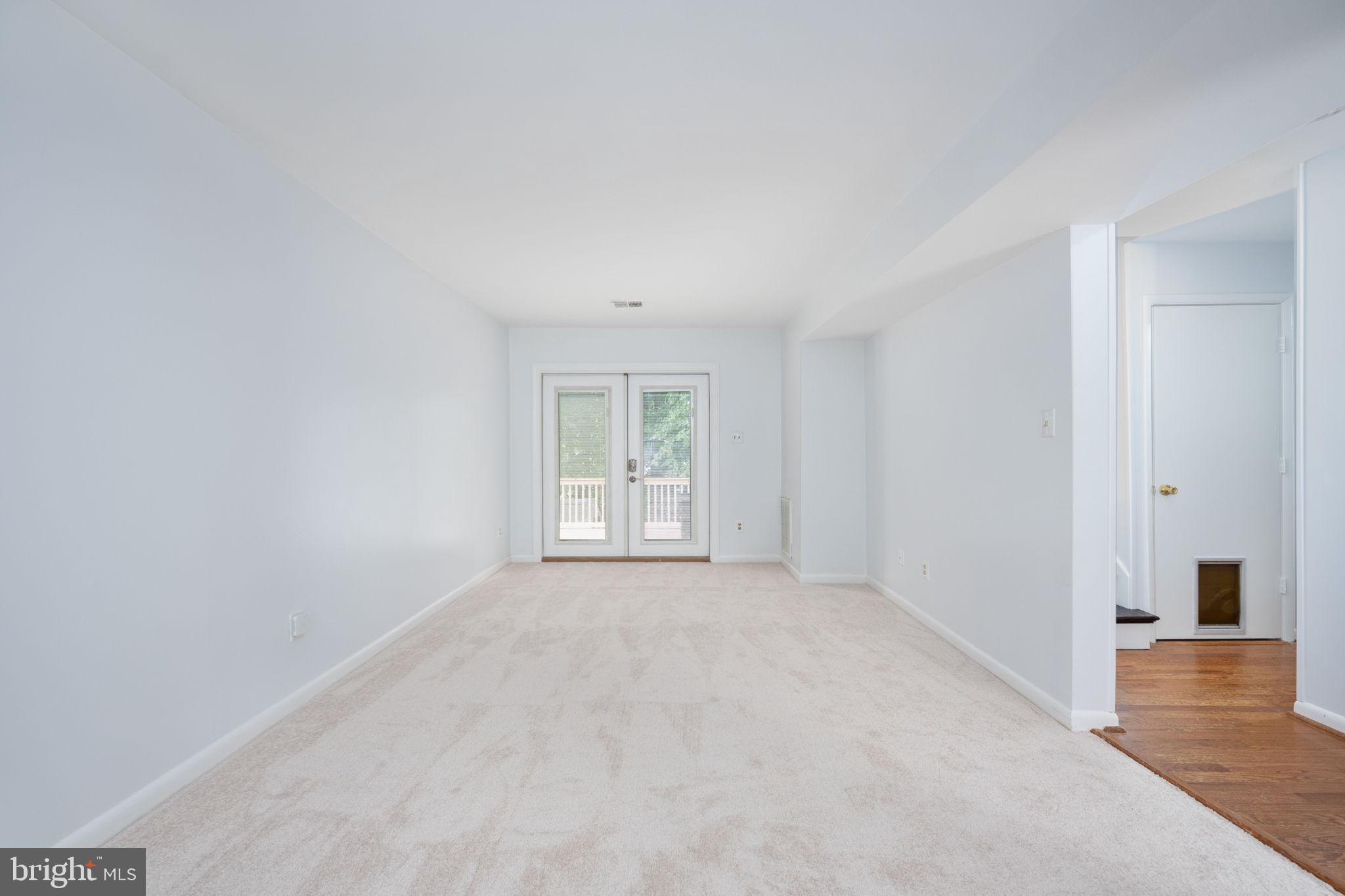 5618 ROUNDTREE DRIVE