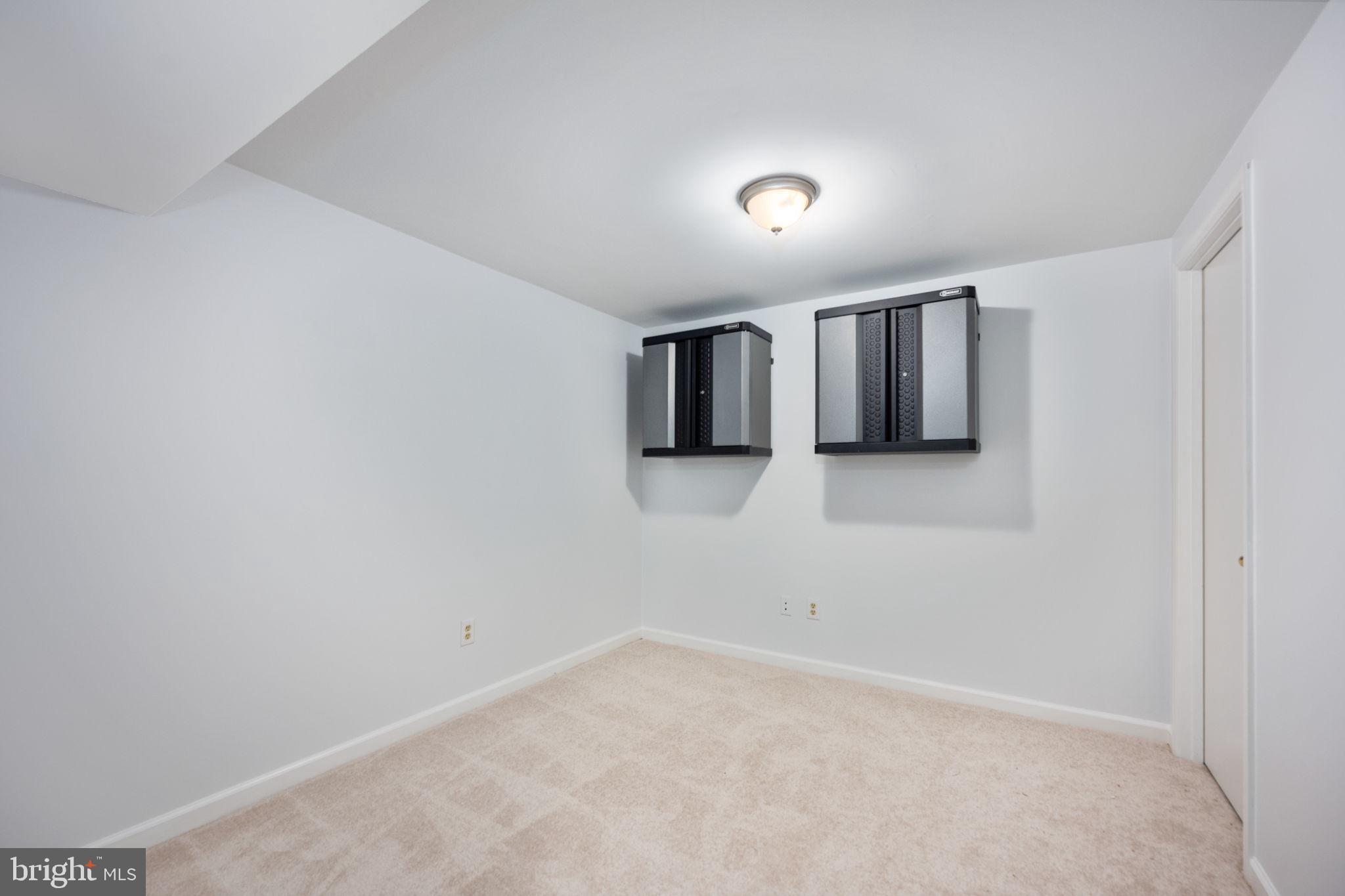 5618 ROUNDTREE DRIVE