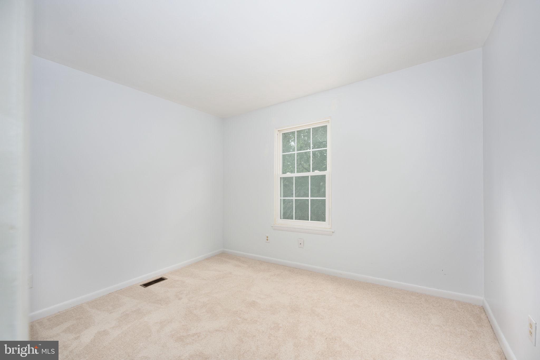 5618 ROUNDTREE DRIVE