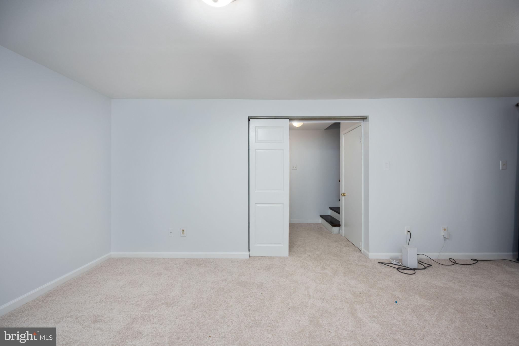 5618 ROUNDTREE DRIVE
