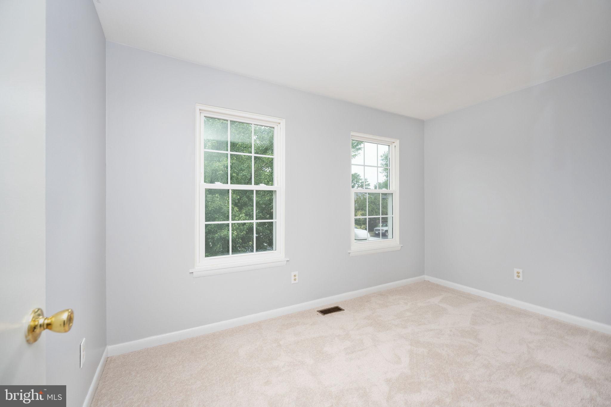5618 ROUNDTREE DRIVE