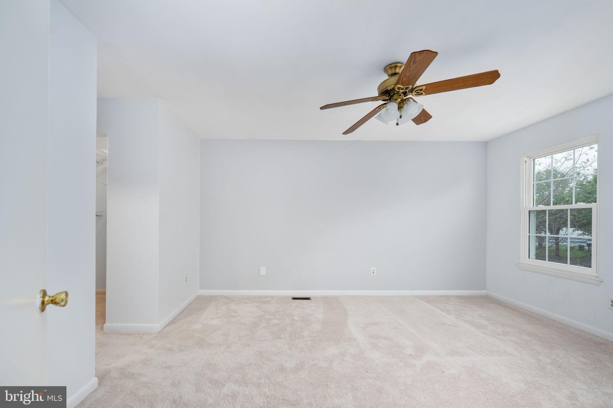 5618 ROUNDTREE DRIVE