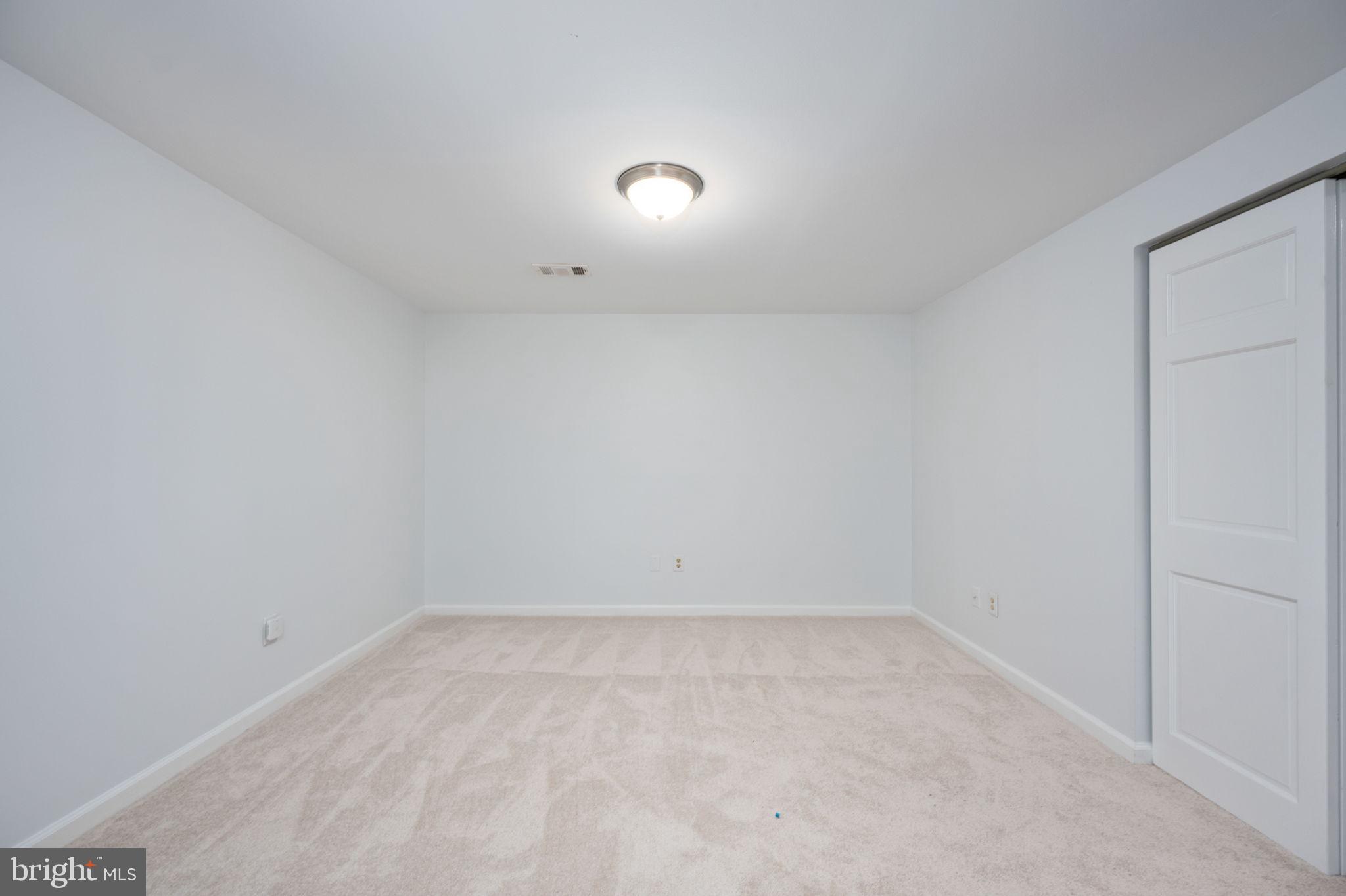 5618 ROUNDTREE DRIVE