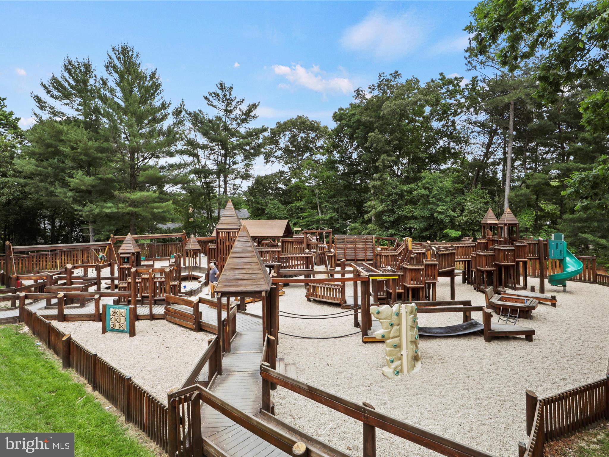 12160 PINENEEDLE COURT