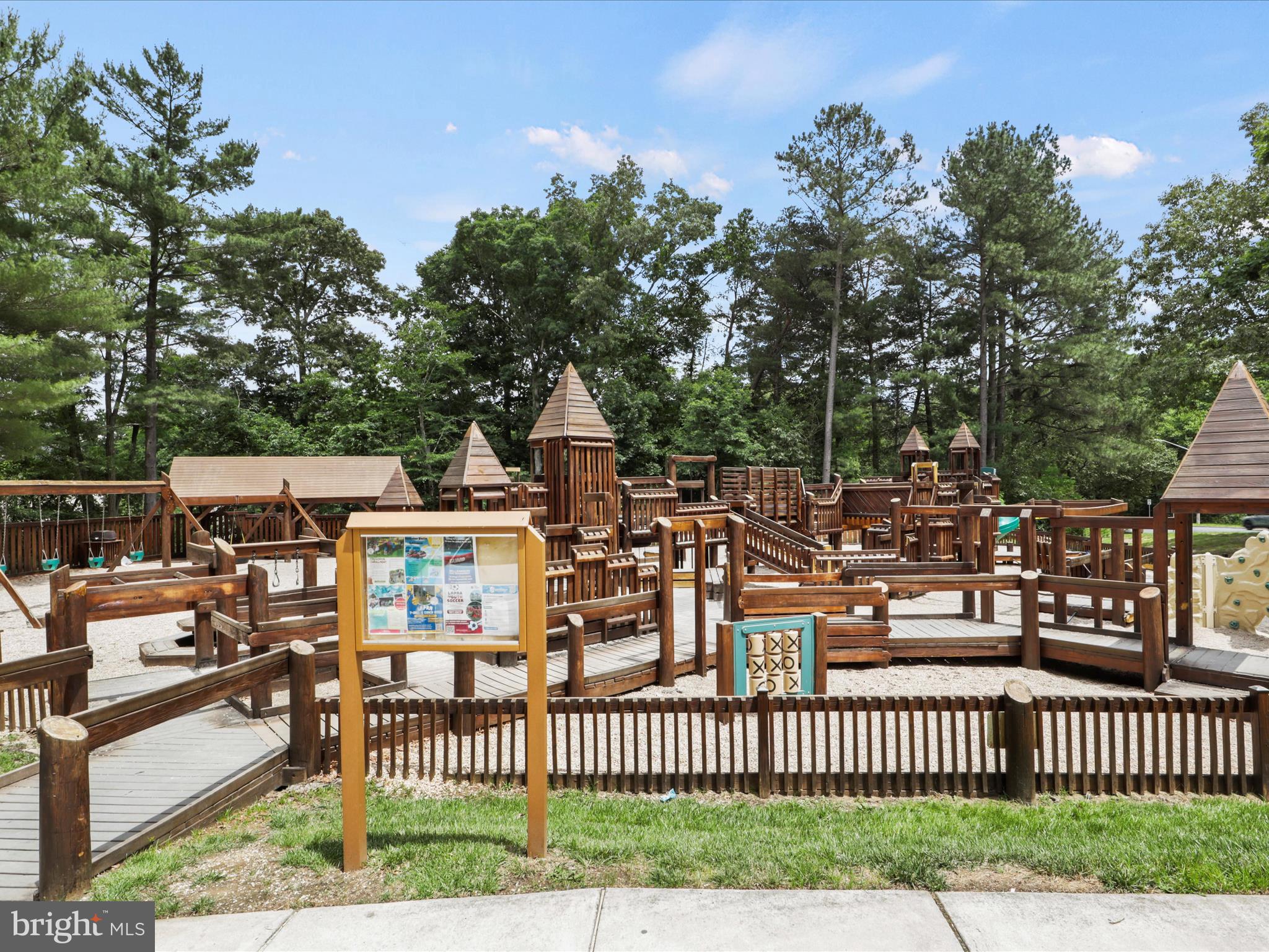 12160 PINENEEDLE COURT