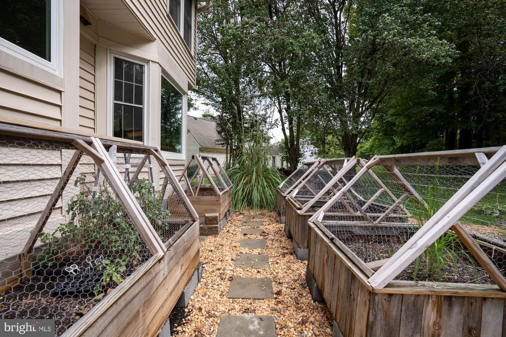 15053 GREENMOUNT DRIVE