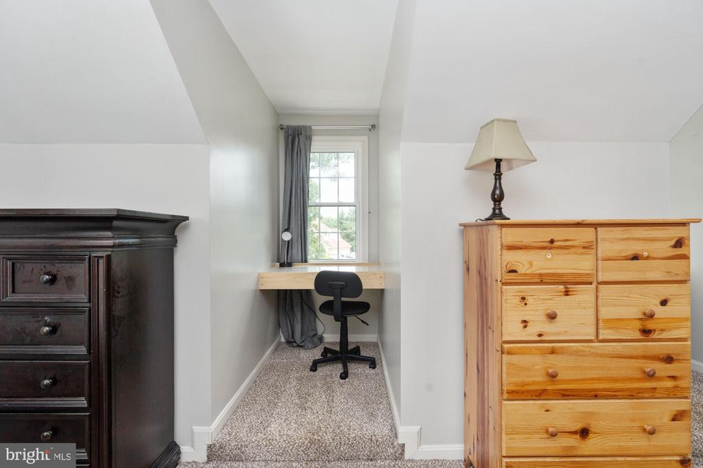15053 GREENMOUNT DRIVE