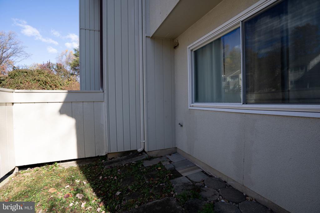 15261 LODGE TERRACE
