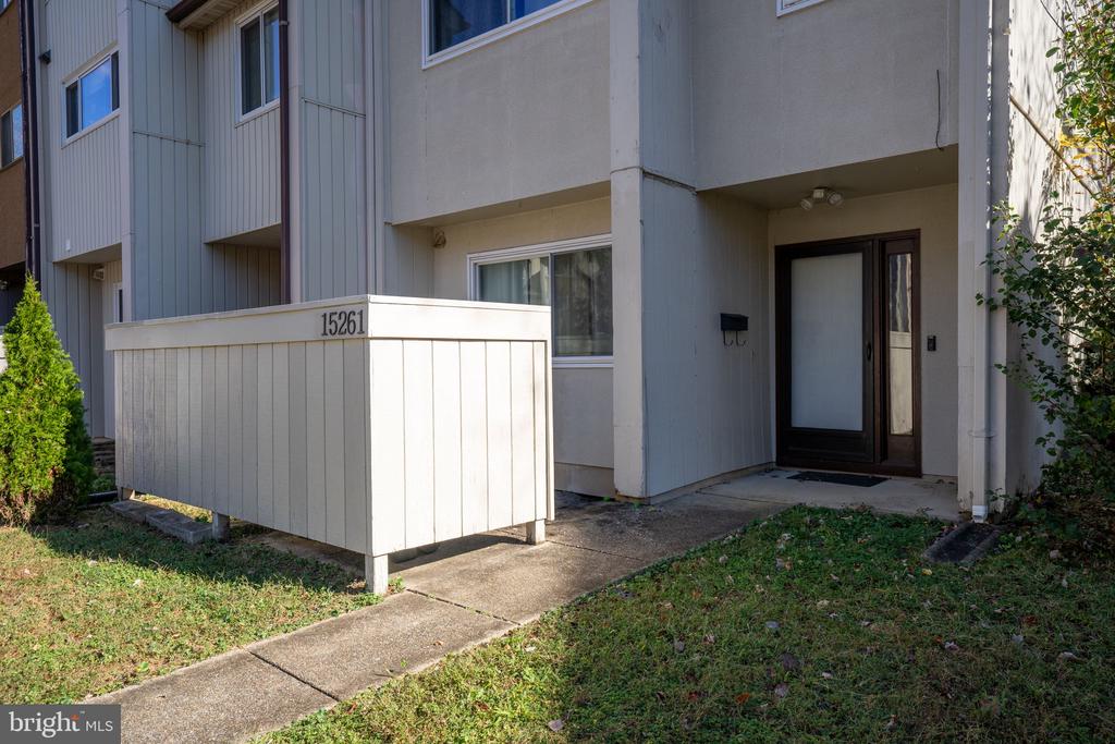 15261 LODGE TERRACE