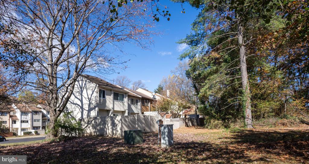 15261 LODGE TERRACE