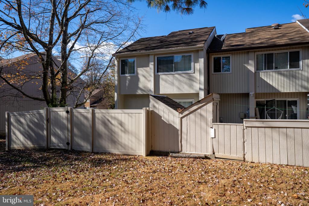 15261 LODGE TERRACE